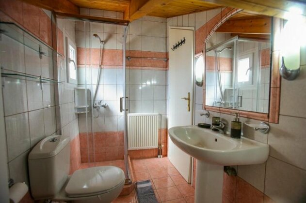 Ira Apartments - Photo5