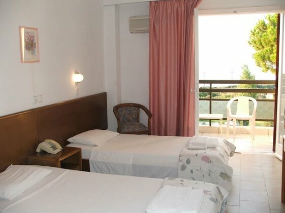 Irinna Hotel - Photo4