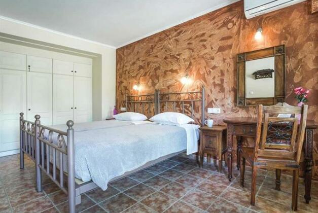 Iro Cephalonia - Photo5