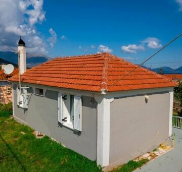 Lazarus private house