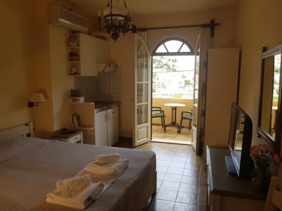 Linardos Apartments - Photo3