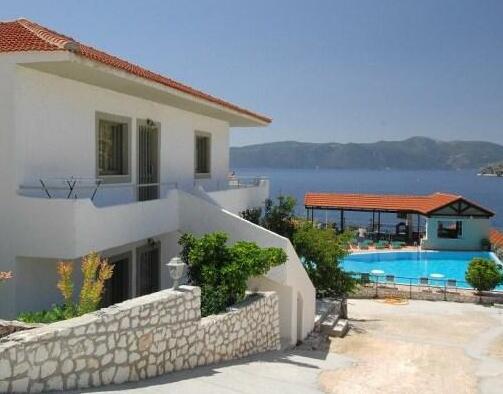 Makis Apartments & Restaurant - Photo2