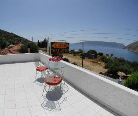 Makis Apartments & Restaurant - Photo3