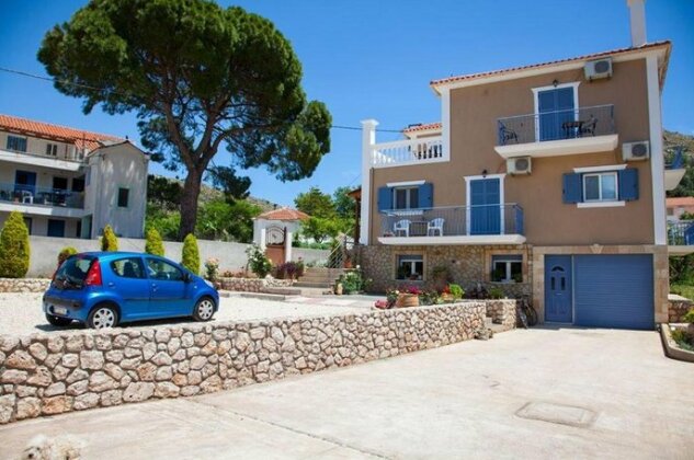 Mandis Apartments - Photo2