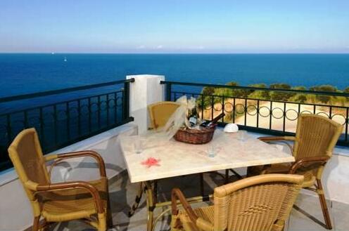 Mari-Christi Apartments - Photo2