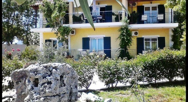 Photo 3