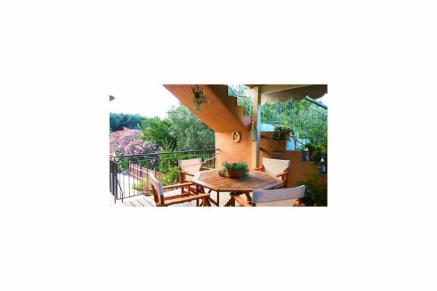 Maria's Studios & Apartments - Photo2