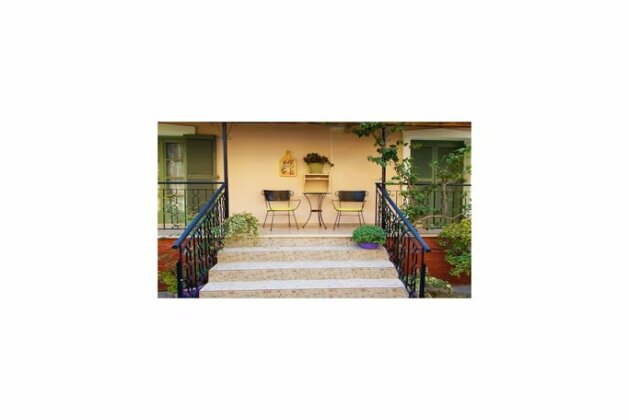 Maria's Studios & Apartments - Photo3