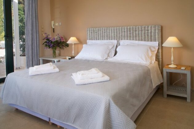 Martini Waterfront Suites - Photo3