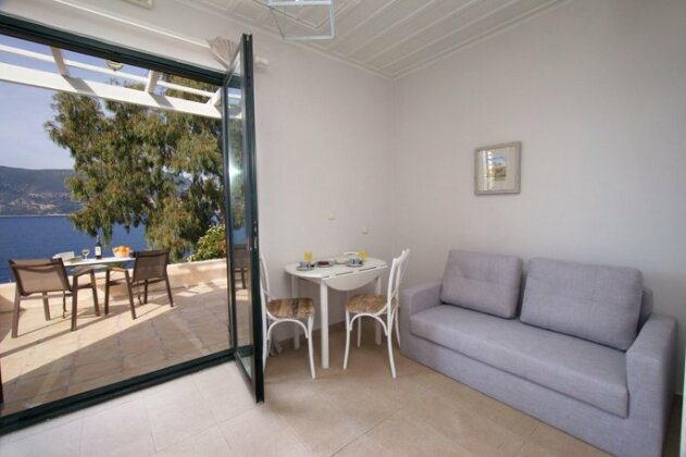Martini Waterfront Suites - Photo5