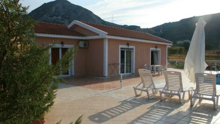 Mesogeios Villas - Photo4