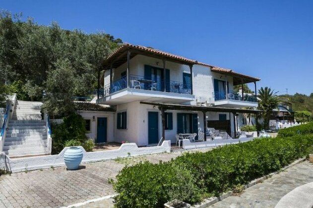 Metaxatos Apartments