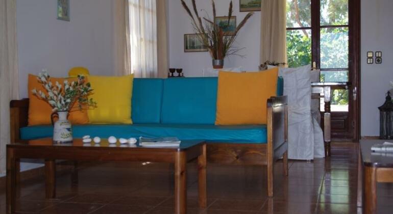Minies Beach Villas - Photo2