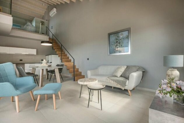 Mirror Villas Ilia & Aili - Photo4