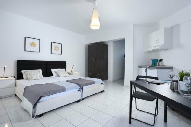 Natalie's Hotel & Apartments - Photo2