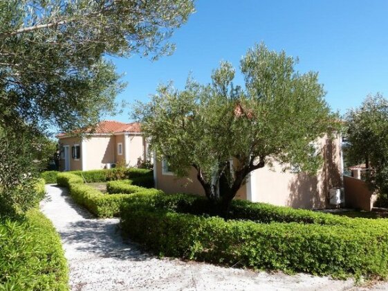 Oneira Villas - Photo2