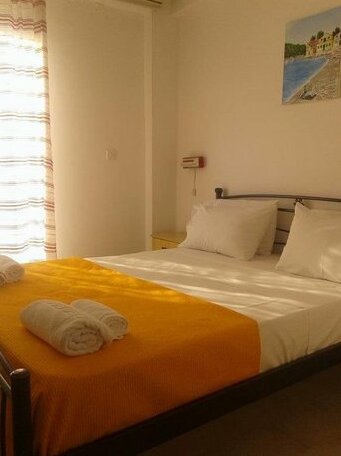 Raymondos Apartments - Photo2