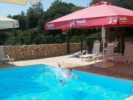 Sarantos Pool Suites - Photo2