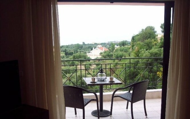 Sarantos Pool Suites - Photo4