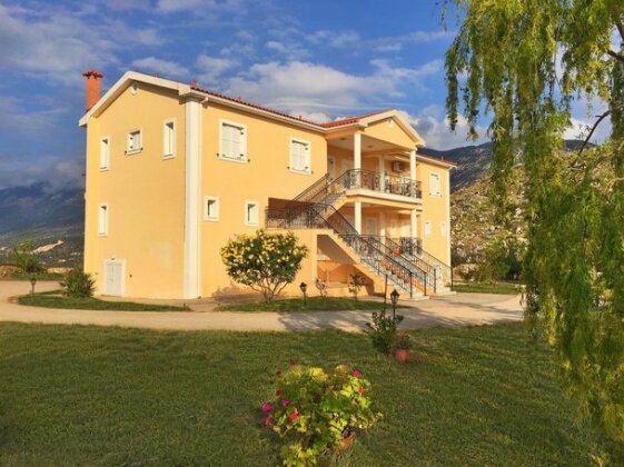 Sunshine Studios Karavados - Photo2