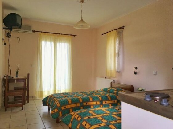 Sunshine Studios Karavados - Photo3