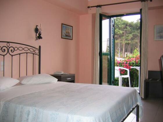 Tara Beach Hotel - Photo2