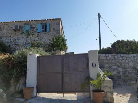 The House Light & Stone - Photo3