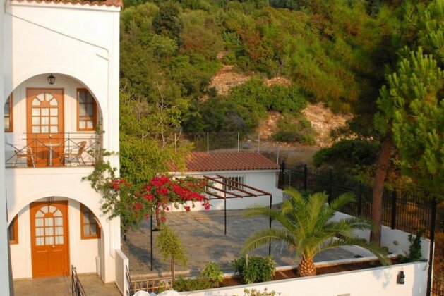 Travlos Studios