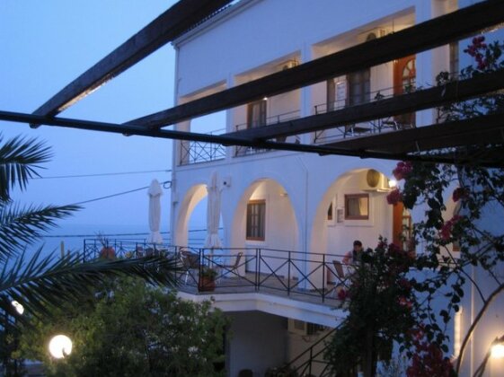 Travlos Studios - Photo2