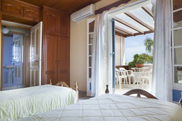 Tzivras Villa & Apartments - Photo3