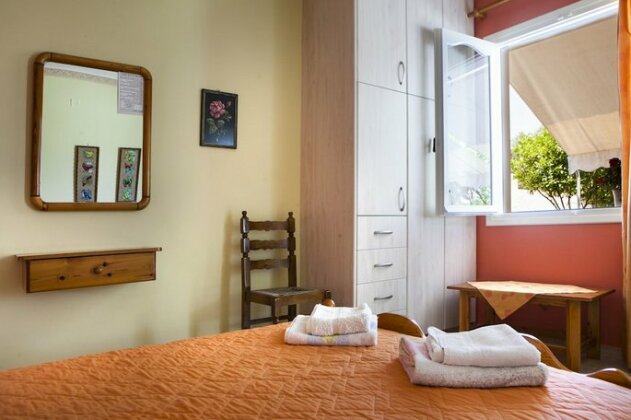 Tzivras Villa & Apartments - Photo4