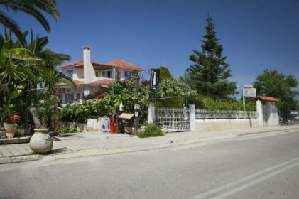 Tzivras Villa & Apartments