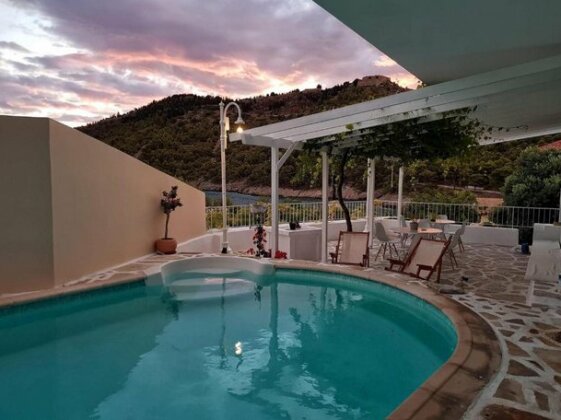 Vassilis Retreat - Photo2
