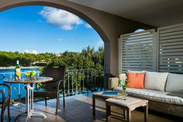 Waterfront Starboard Suite - Photo2