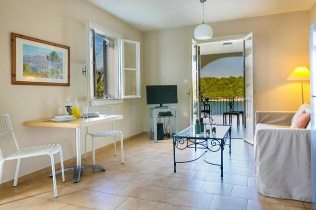 Waterfront Starboard Suite - Photo5