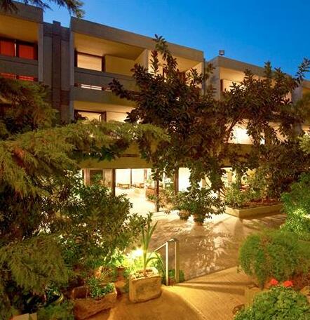 White Rocks Hotel and Bungalows