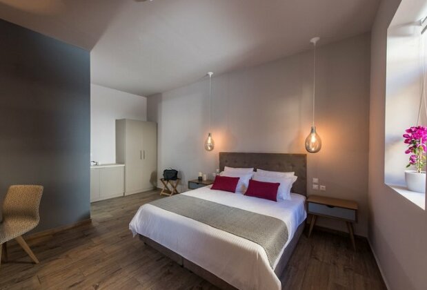 Bluebell Luxury Suites - Photo2