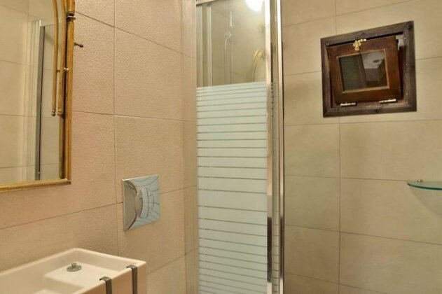 Charming stone corner house - Photo5