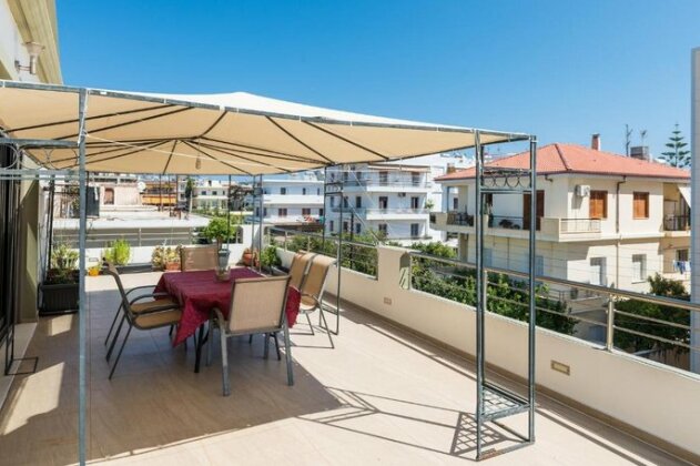 Evgenia's Deluxe Apartment with Pool - Photo4