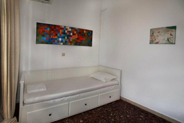 In And Out - Photo5