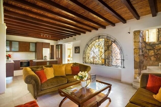 Kastro Estate - Photo4