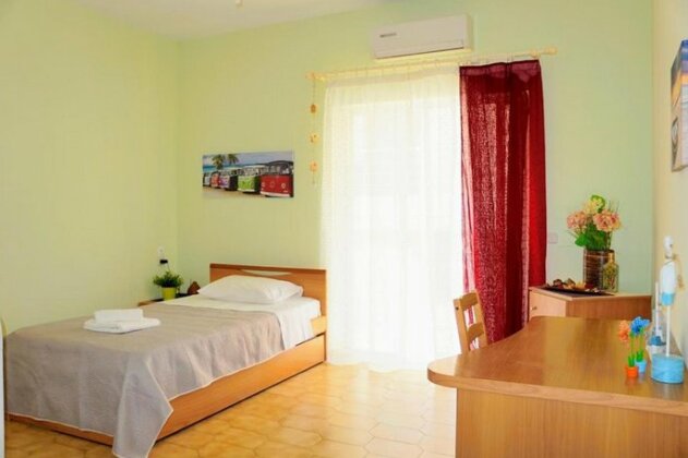 Sunshine Studio Apartment - Photo3