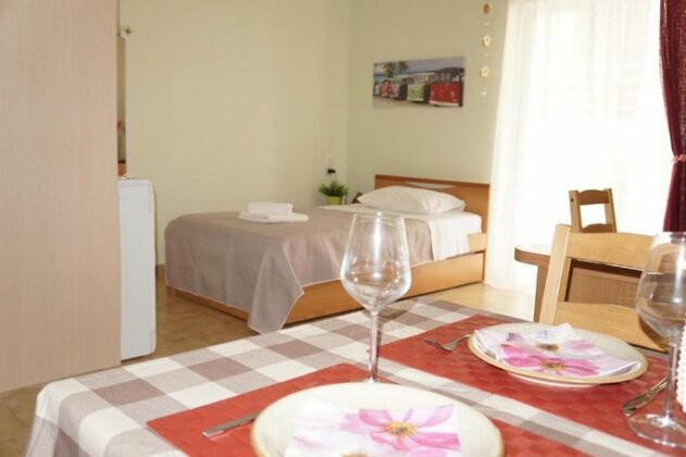 Sunshine Studio Apartment - Photo5