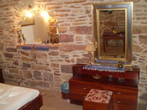 3 Margarites - Photo2