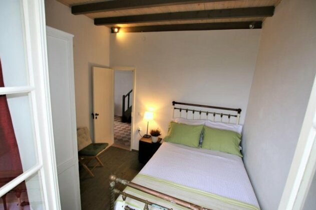 1853 House - Photo3