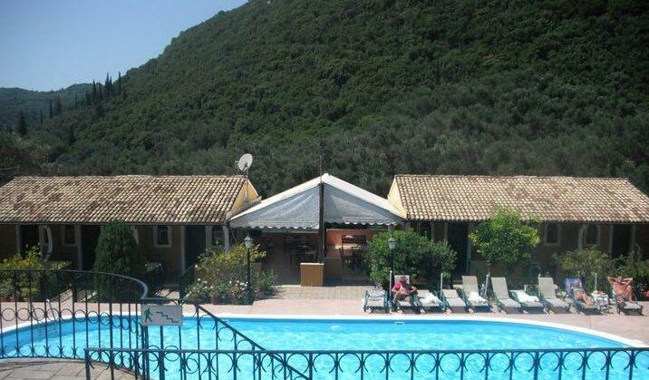 Afrodite's Pool and Studios - Photo5