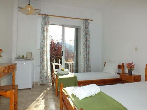 Akis Rooms - Photo4