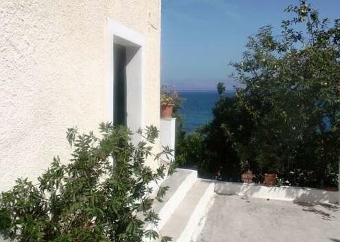 Aliki Apartments