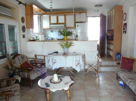 Aliki House - Photo3