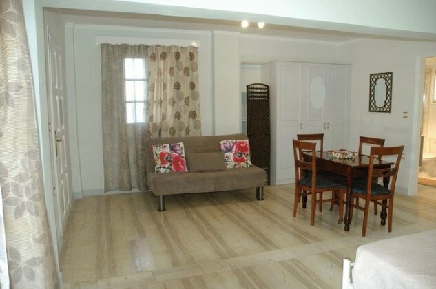 Alonia Spileo - Photo3